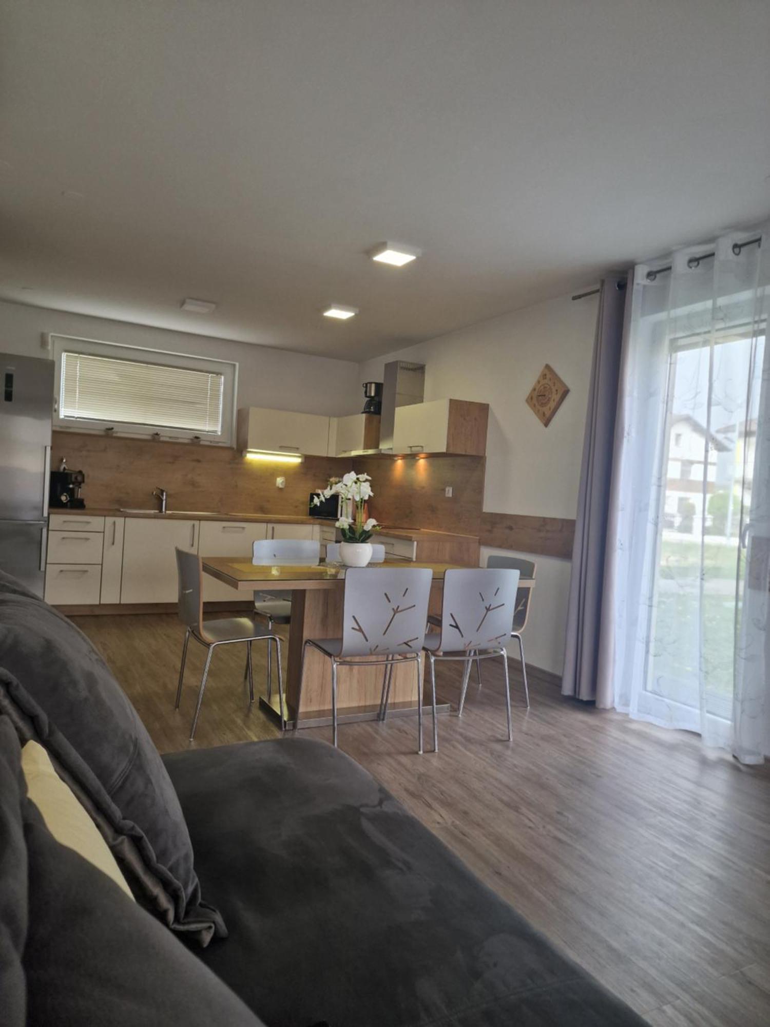 Family Apartment Моравске-Топлице Екстериор снимка