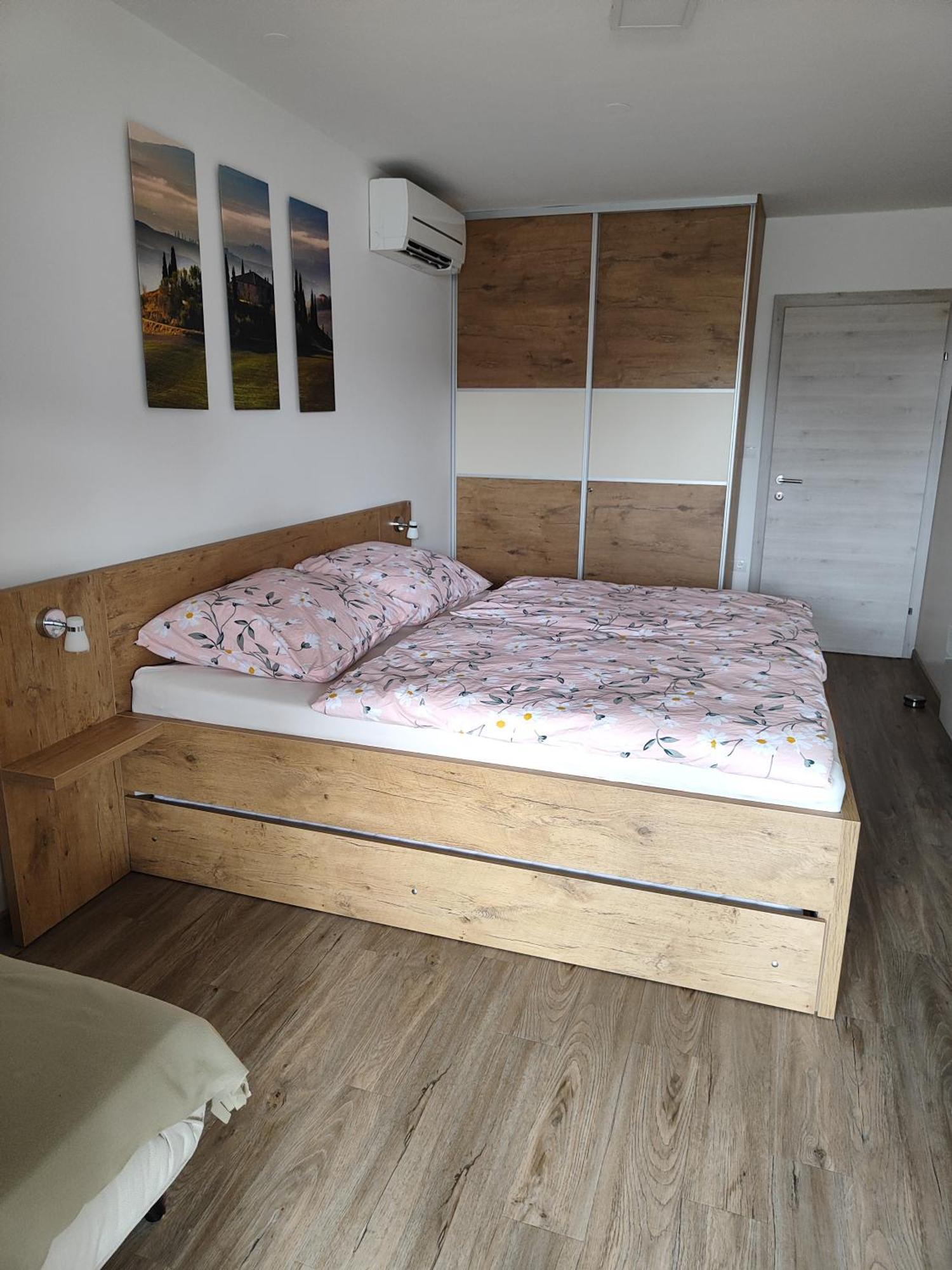 Family Apartment Моравске-Топлице Екстериор снимка