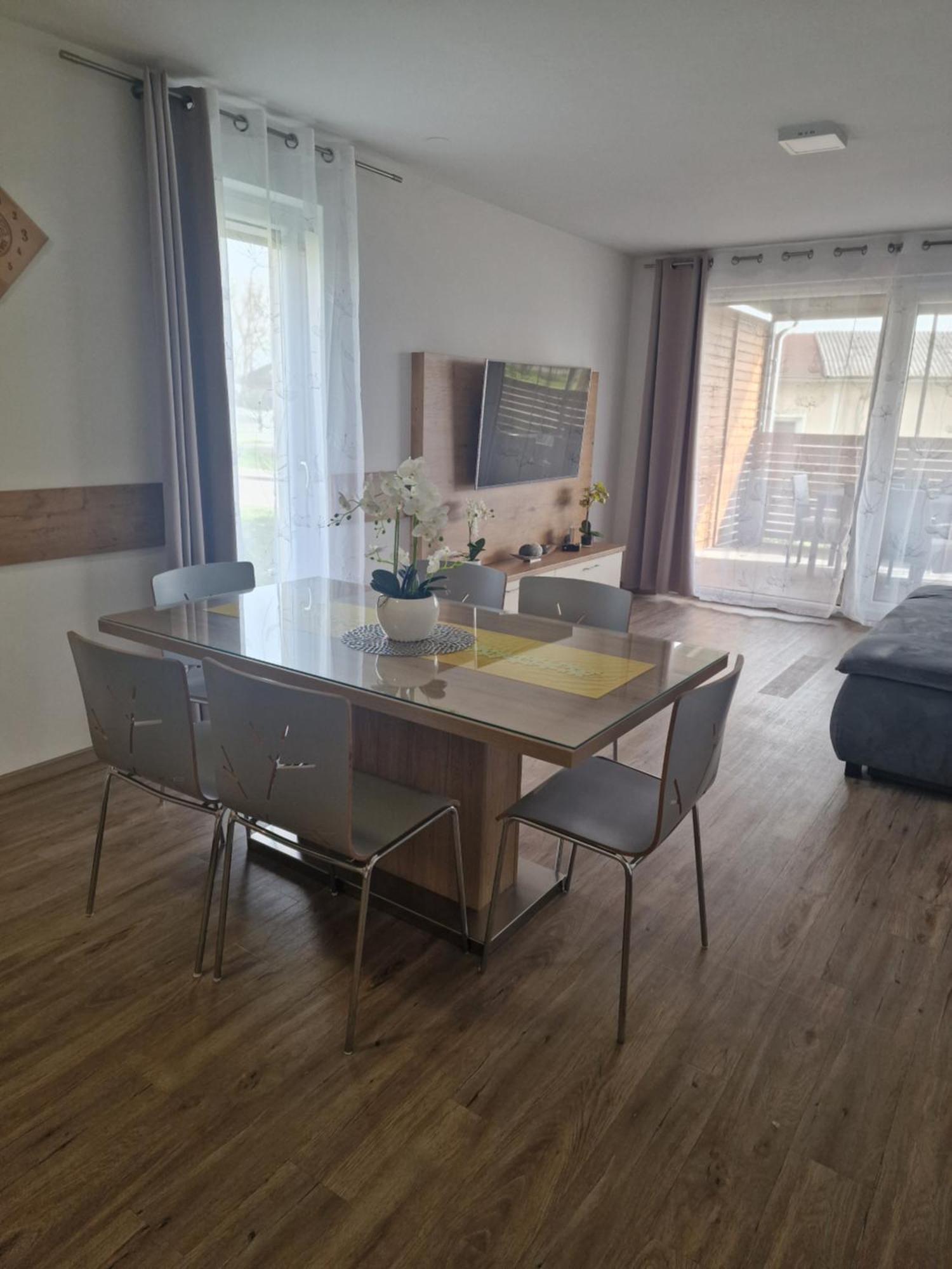 Family Apartment Моравске-Топлице Екстериор снимка
